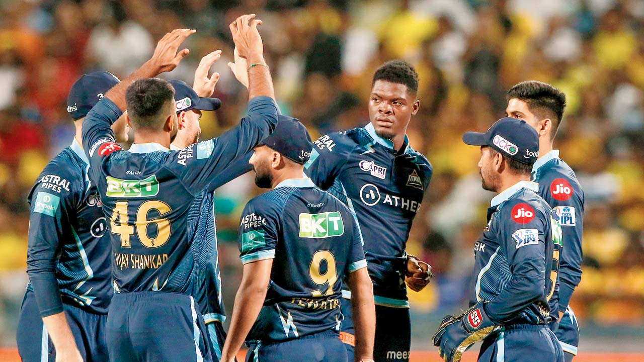 Gujarat Titans players celebrate the wicket of CSK’s Moeen Ali 