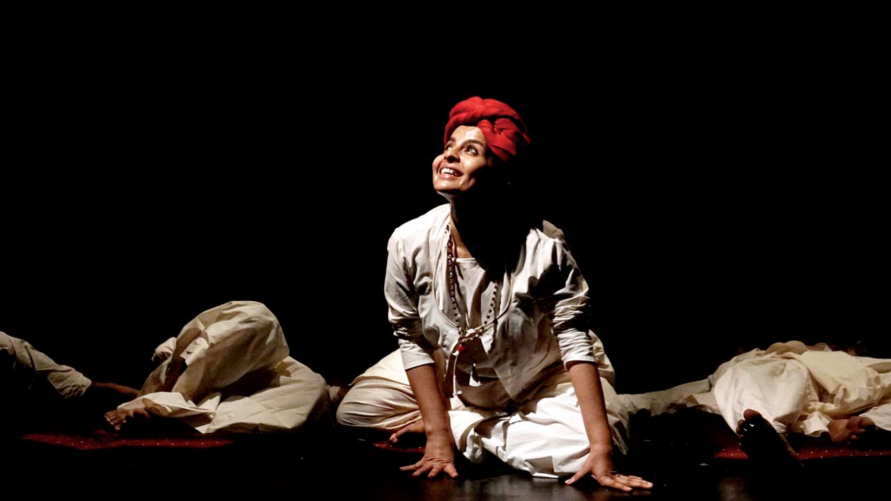 A moment from the stage of Hunkaro