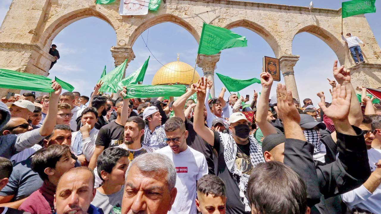 Israel closes crossing to thousands of Gaza workers