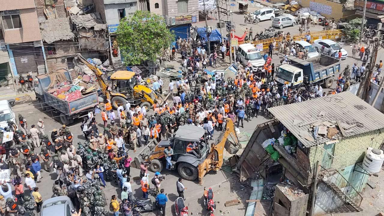 Supreme Court stays anti-encroachment drive in Jahangirpuri, demolition continues despite 'status quo' order