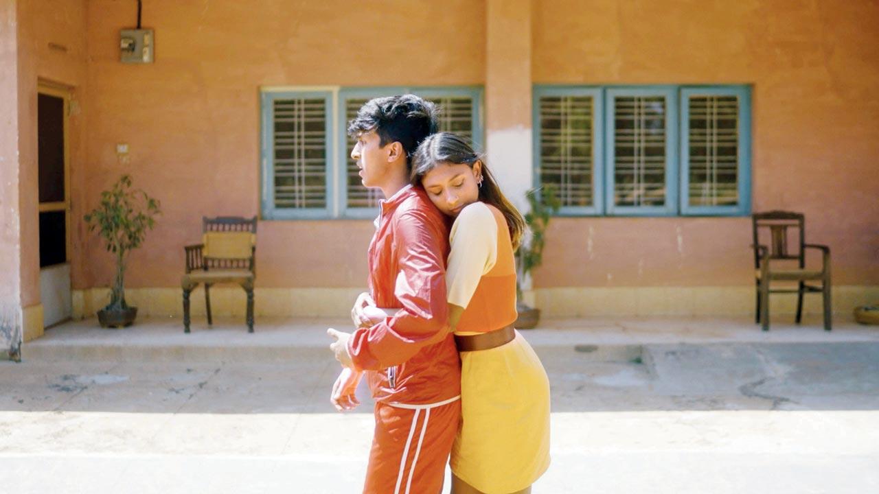 Screengrabs from the video Intezaar