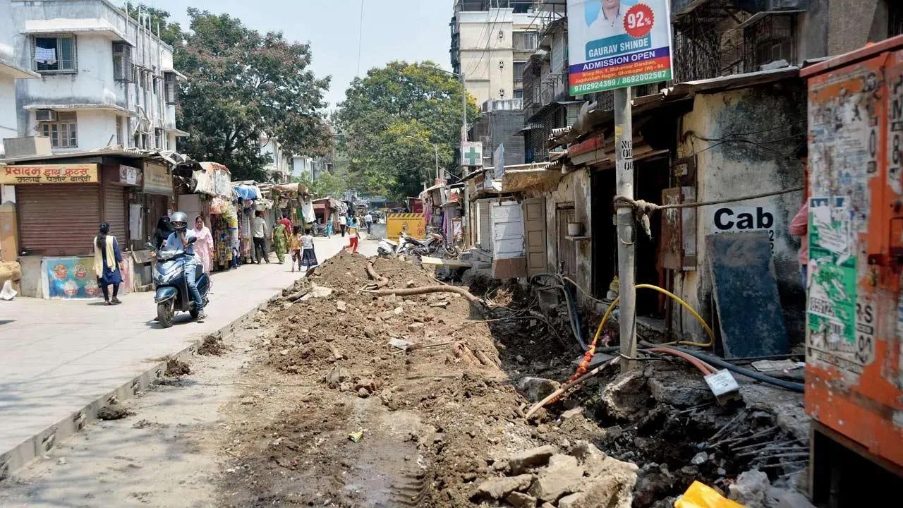 Ahead of monsoon, only 50 per cent of proposed road repair work in Mumbai has begun
As per a proposal approved by the Brihanmumbai Municipal Corporation (BMC) of nearly Rs 2,300 crore for road repairs in January, work was to start on 608 roads (Rs 1,651 crore from the total amount) before the monsoon. But as per data from the road department, work has begun on only 308 of those roads.