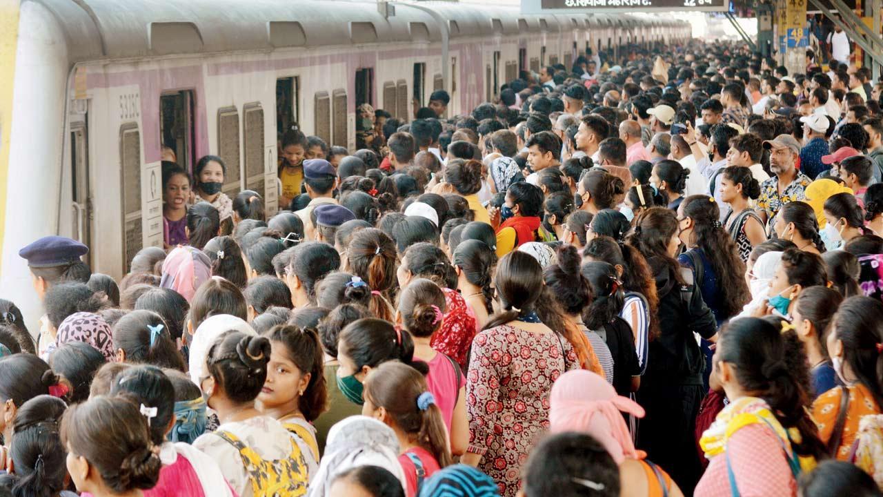 Mumbai railways to take up common transport card