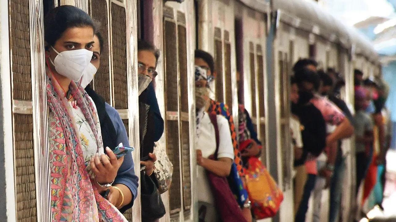 Commute, but make it cute: Mumbaikars reveal how to travel by local trains and still look good