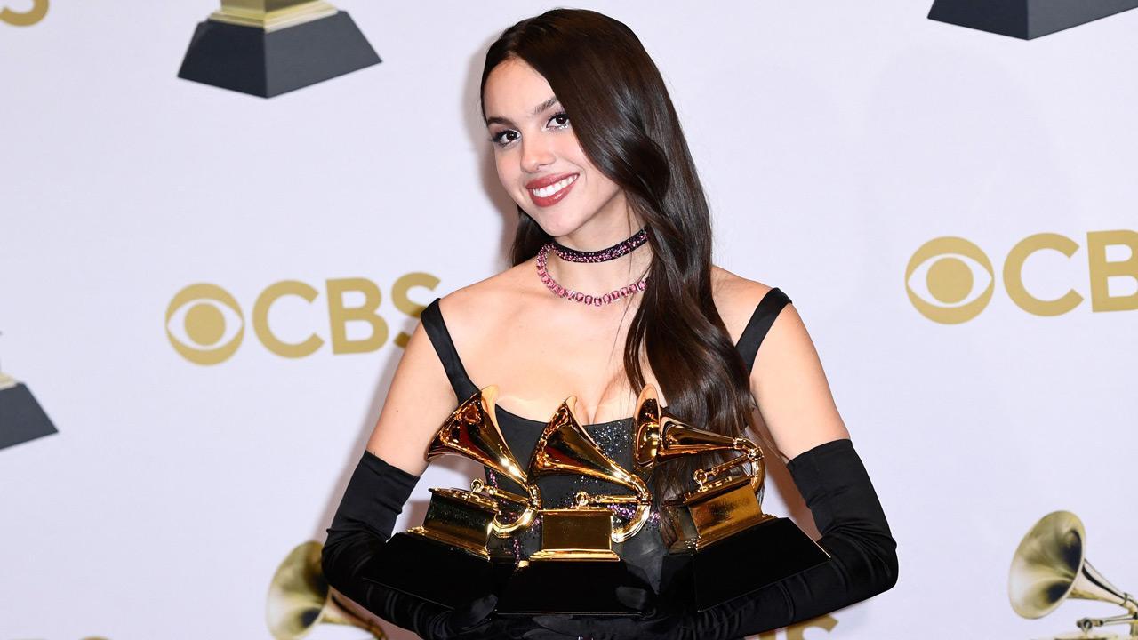 Olivia Rodrigo Should Be an Extra on 'Bridgerton' With Her Grammys 2022  Dress—See Pics