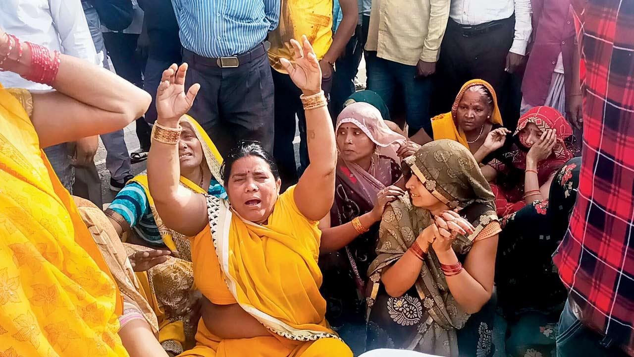 5 of family found dead inside Prayagraj house, probe on