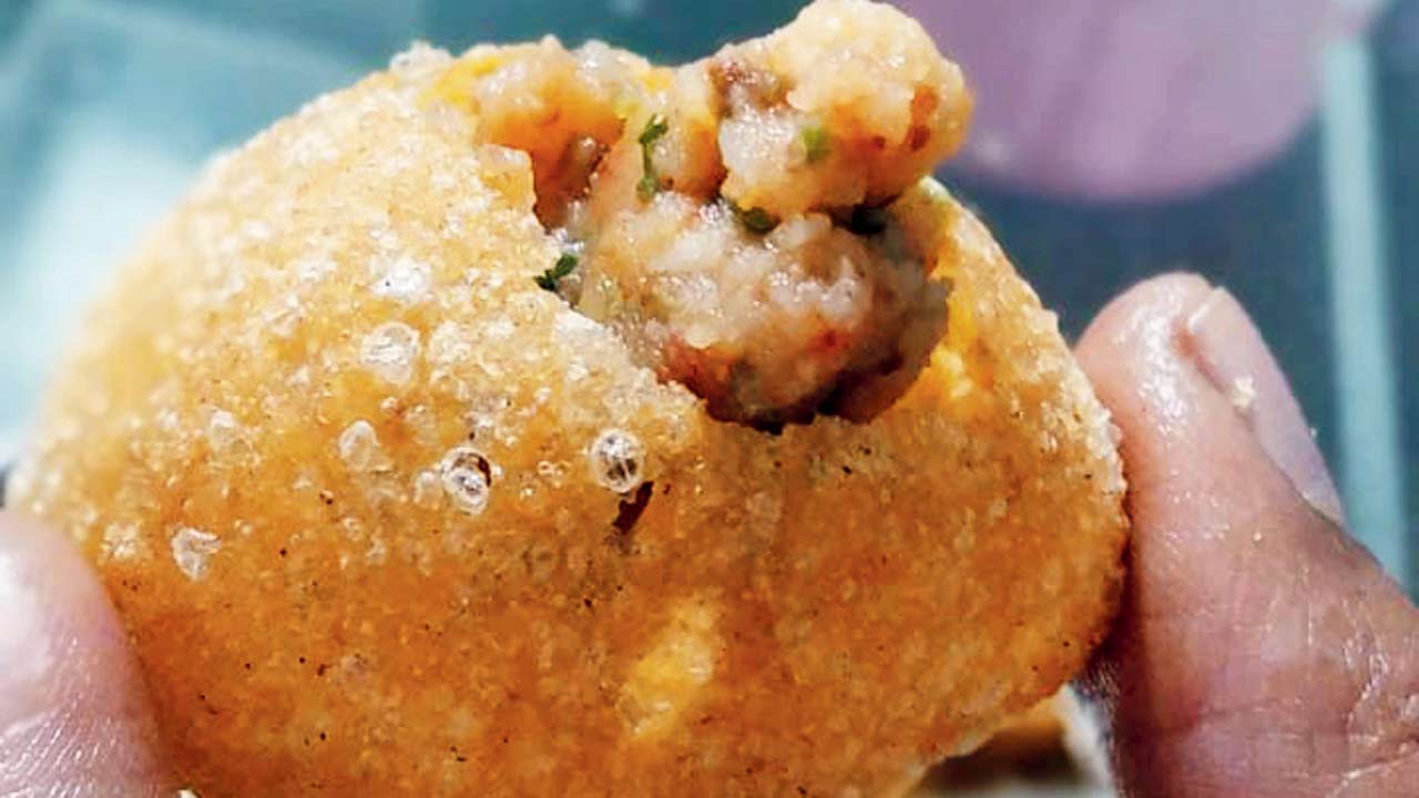 Imli-kaffir lime powder phuchka