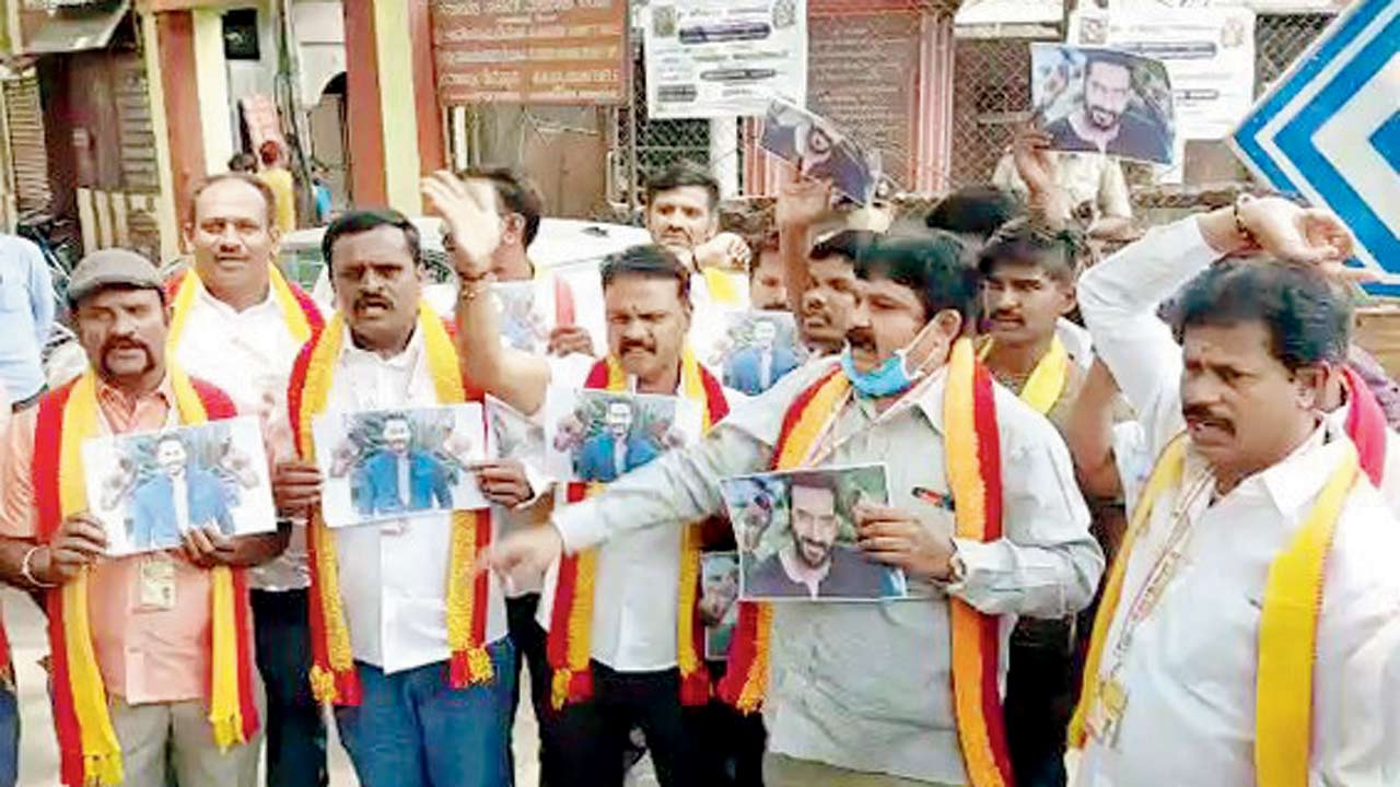 Karnataka Rakshana Vedike protests against Devgn. Pic/PTI