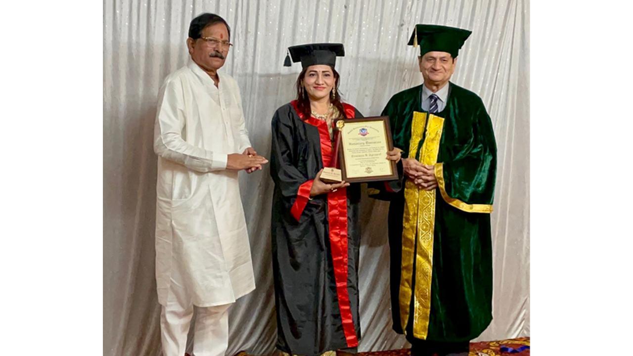 Leading Social Activist Mrs. Summan R Agrawal Felicitated by Honorary Doctorate