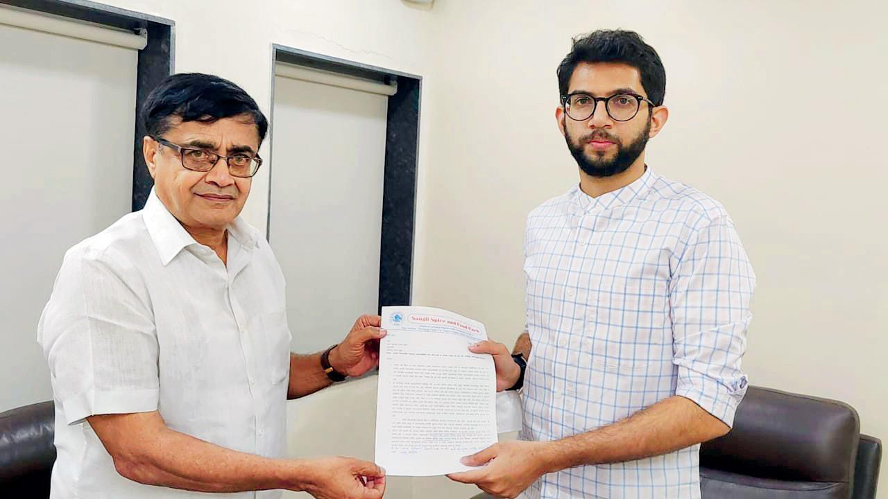 ditya Thackeray Holds Meeting With Sangli Farmers Body Assures Best Possible Solution