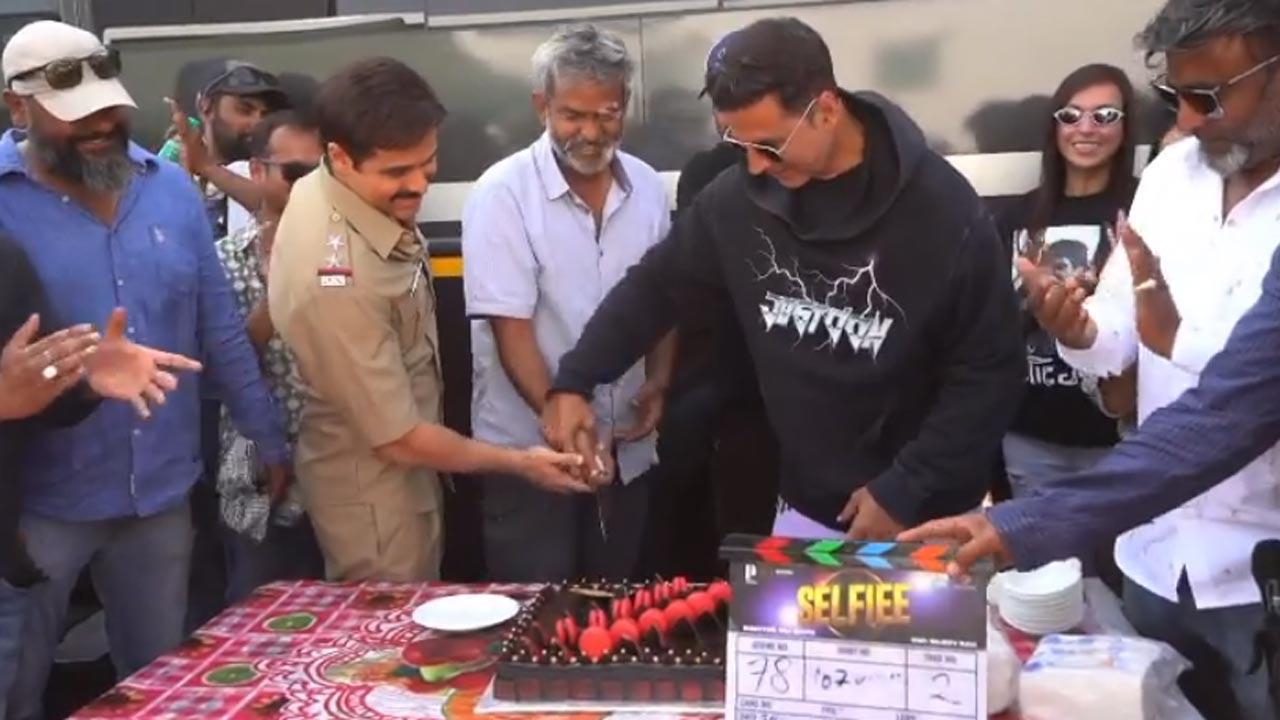 It's a schedule wrap for Akshay Kumar on sets of 'Selfiee'