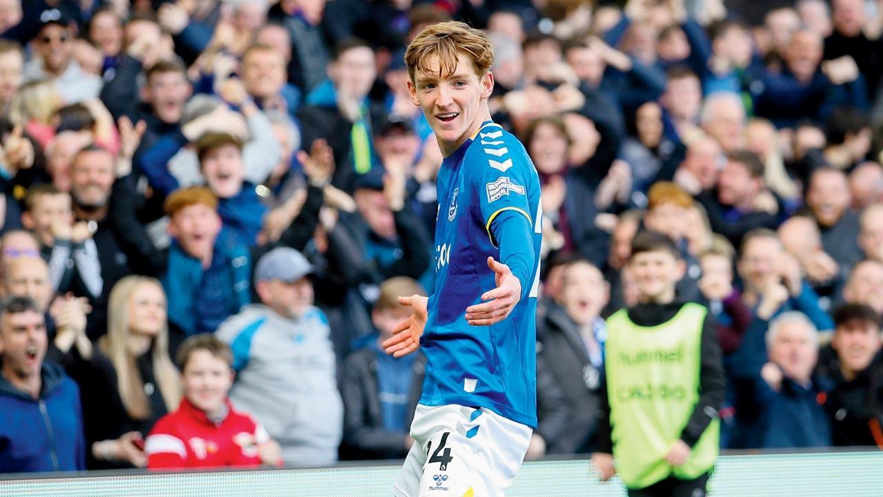 Everton beat misfiring Man United