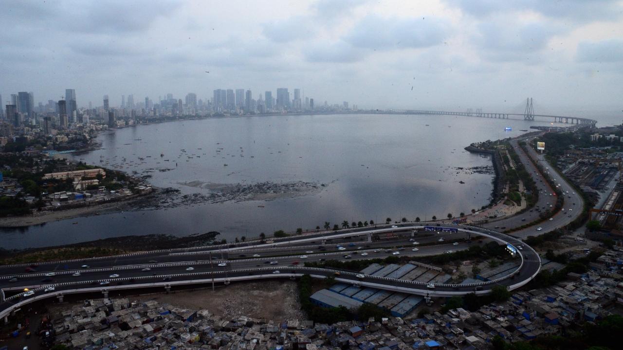2020: An uncharacteristically deserted Bandra Reclamation road on March 22, 2020, after the government imposed restrictions at the start of the lockdown. Pic/Ashish Rane