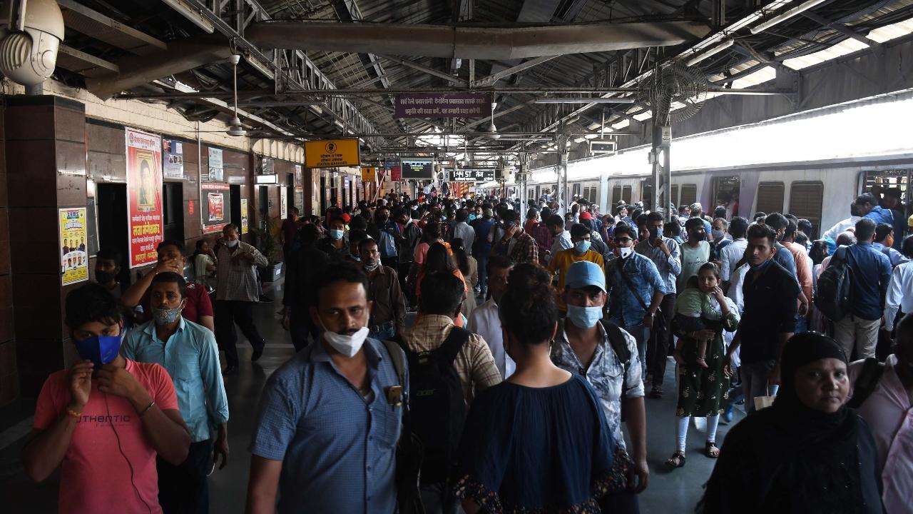 2022: Last week, the same platform at the station was back to its familiar bustling, crowded breathless state. Pic/Ashish Rane