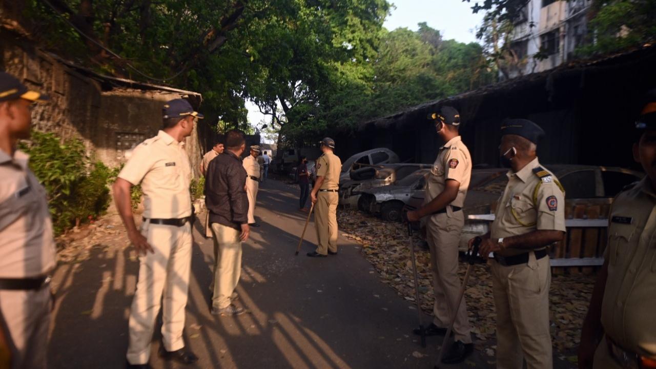 MSRTC agitation: FIR against 107 for protest outside Pawar's residence