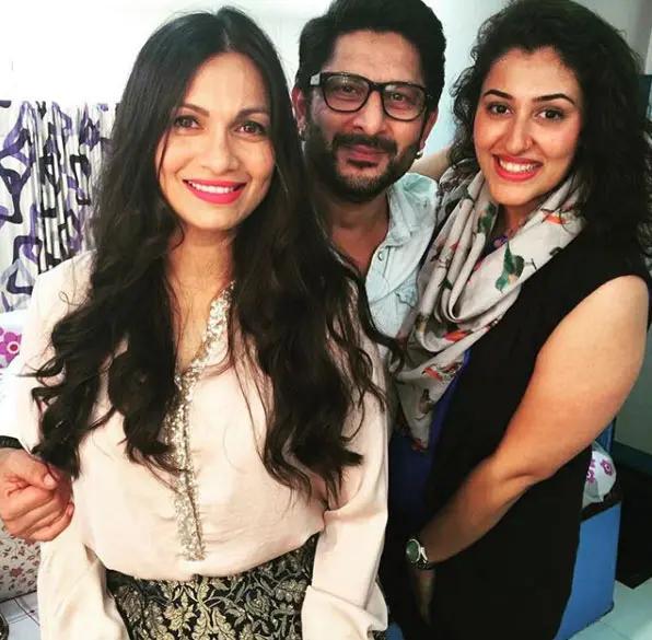 Arshad Warsi was also associated with English theatre group in Mumbai, choreographing shows for Bharat Dabholkar. Not many know that he made a small appearance as a dancer in a song in Aag Se Khelenge before his acting career.