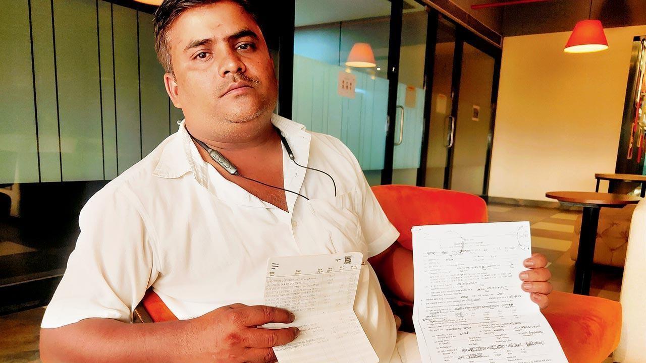 Mumbai auto-rickshaw driver loses entire savings after passenger steals his phone
A 35-year-old auto-rickshaw driver has been struggling for justice since mid-January, when a person posed as a passenger and later snatched his mobile phone. The driver later found his bank account had also been cleaned out. To add to this, the driver, Acchelal Yadav, claimed the police manipulated the facts and lodged a theft case when it amounts to robbery, as the mobile phon