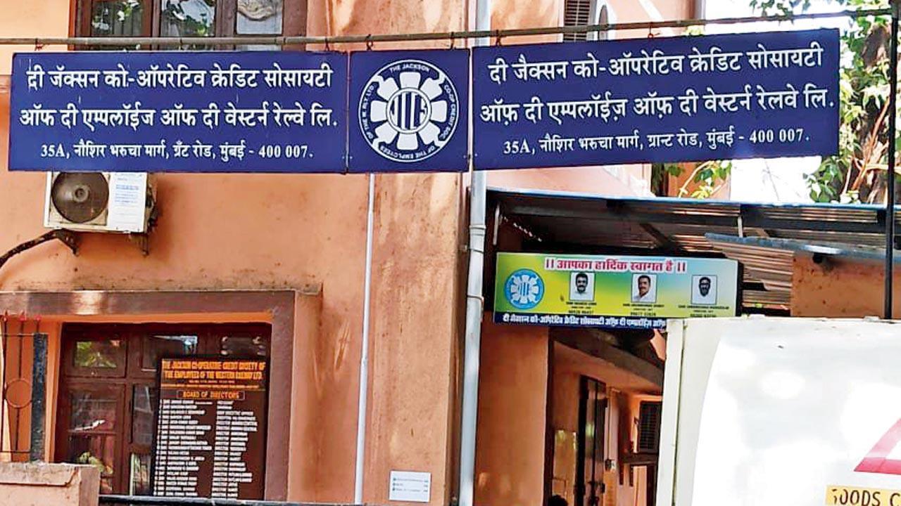 Mumbai: Vigilance dept of WR busts fake loan racket by rail workers