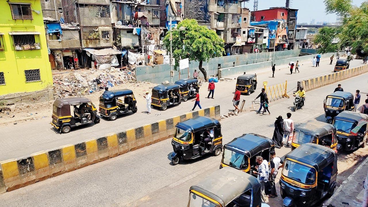 Mumbai: Over a year on, still no buses from outside Bandra station