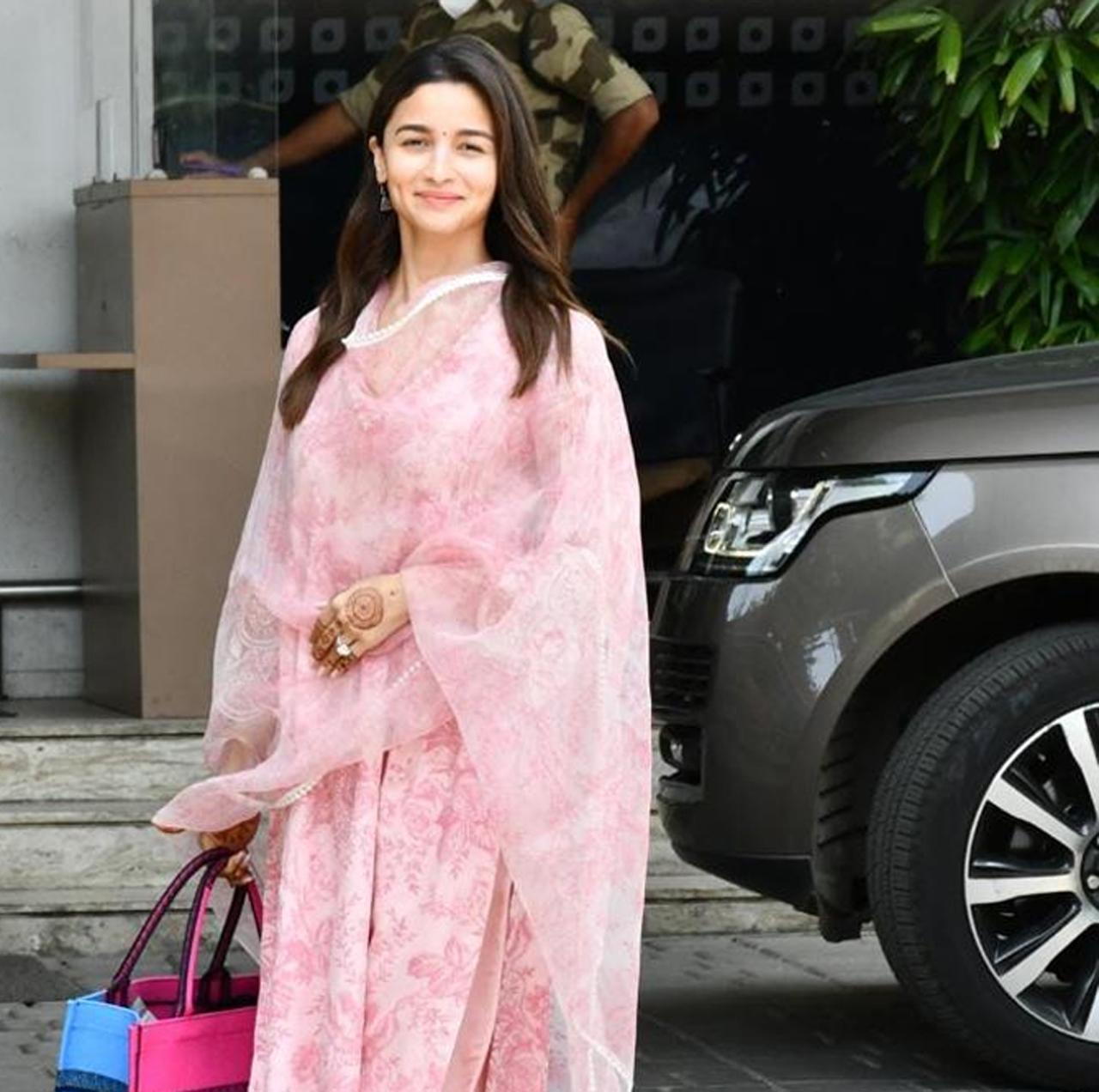 Actor Alia Bhatt, who recently tied the knot with Ranbir Kapoor, is all geared up to shoot for the next schedule of her upcoming film 'Rocky Aur Rani Ki Prem Kahani'. Beaming like a ray of sunshine, Alia stepped out of her house for the first time after her wedding to Ranbir last week.