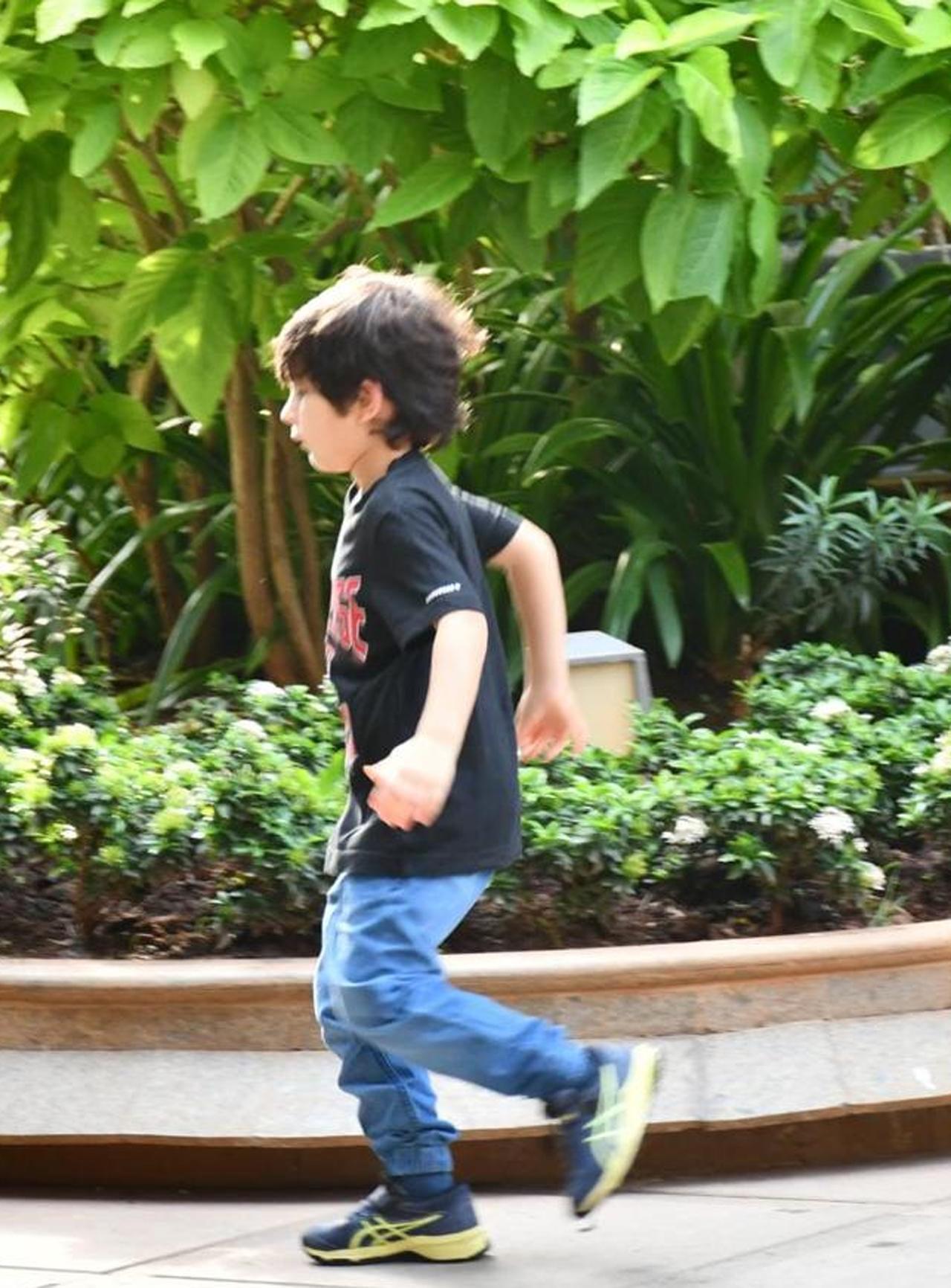 Taimur Ali Khan was running but from whom and where? Well, he has always been the media sensation since he began his public appearances. Kareena Kapoor Khan and Saif Ali Khan`s son Taimur has turned five. Marking the special occasion last year in December, mommy Kareena shared an unseen video of Taimur from his toddler days. In the clip, Taimur can be seen taking his first steps. Taimur Ali Khan was running but from whom and where? Well, he has always been the media sensation since he began his public appearances. Kareena Kapoor Khan and Saif Ali Khan`s son Taimur has turned five. Marking the special occasion last year in December, mommy Kareena shared an unseen video of Taimur from his toddler days. In the clip, Taimur can be seen taking his first steps.