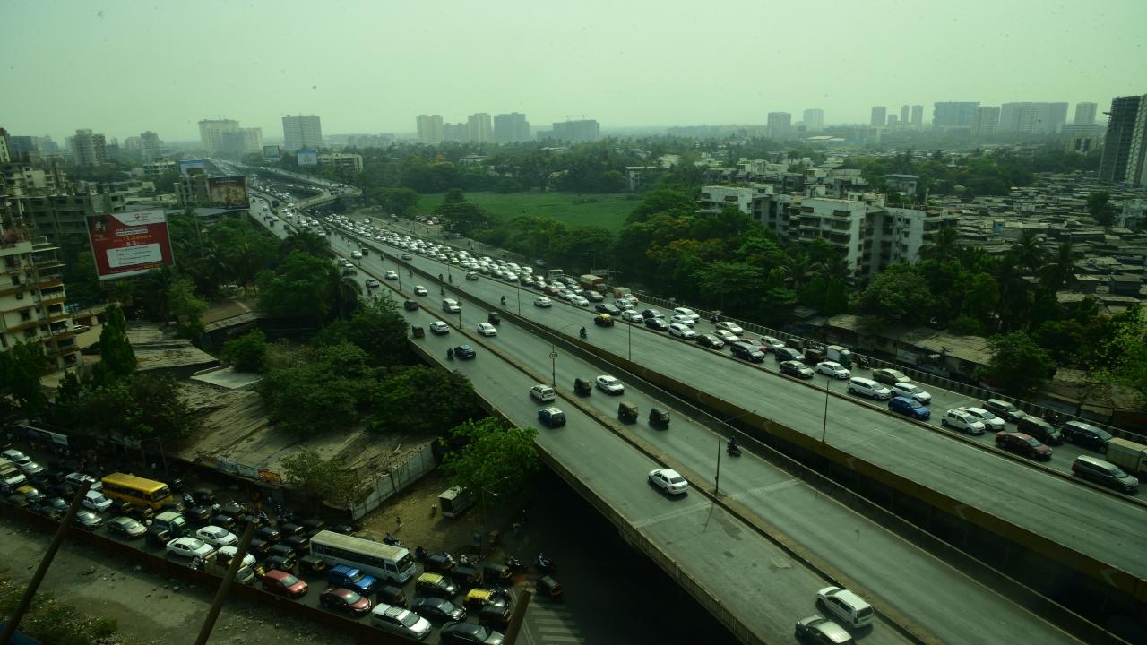 2022: The familiar trepidation returns for the city’s motorists and this scene at the same spot, on April 11 this year, shows why. Pic/Atul Kamble