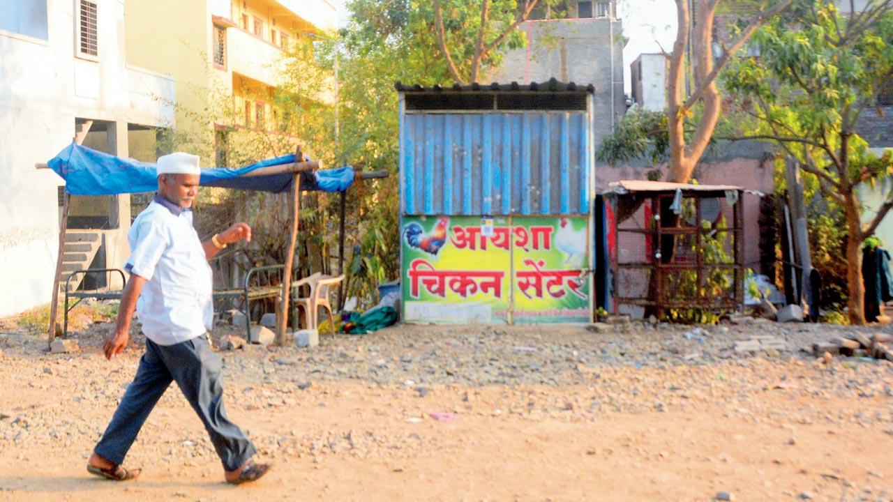  The selling of cooked or raw meat has been banned since April 1 in Dehugaon. A flying squad was instated in case anyone didn’t follow orders, but authorities said that locals willingly complied. Pics/Sameer Markande