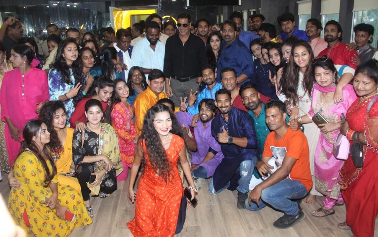 V2S Dance Hall, a one-stop hub to learn all the dance forms was inaugurated by Bollywood actor Akshay Kumar along with Ace Choreographer Ganesh Acharya and his wife, Vidhi Acharya in Mumbai on April 21 with loads of vibrancy and excitement.