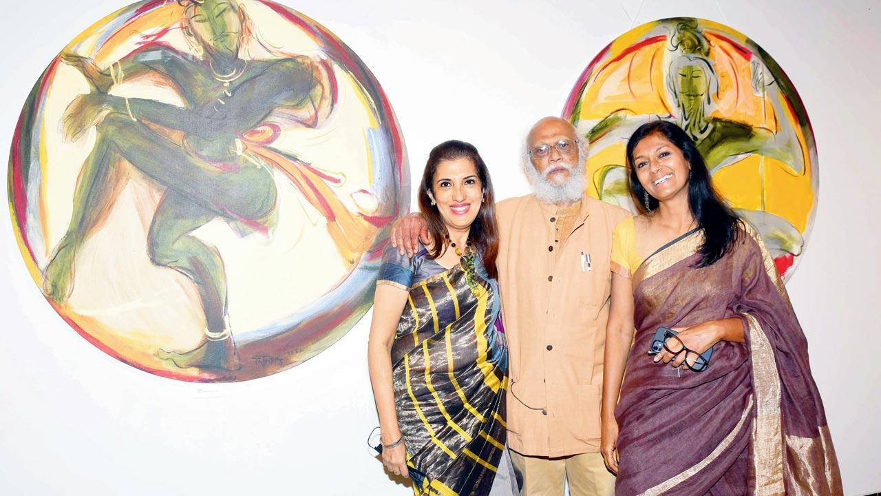 (From left) Dr Tarana Khubchandani, Jatin Das with daughter Nandita Das; the show at Jehangir Art Gallery marks Das’ 80th anniversary