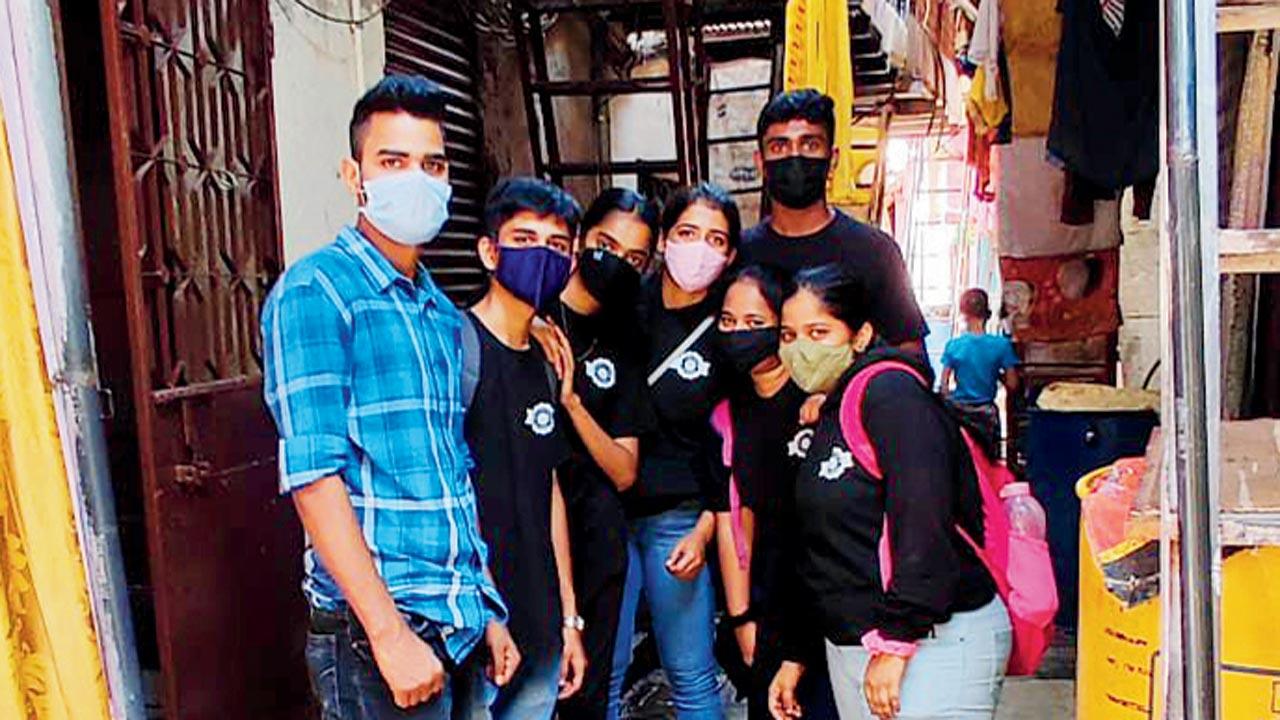 Students distribute pads in Kandivali