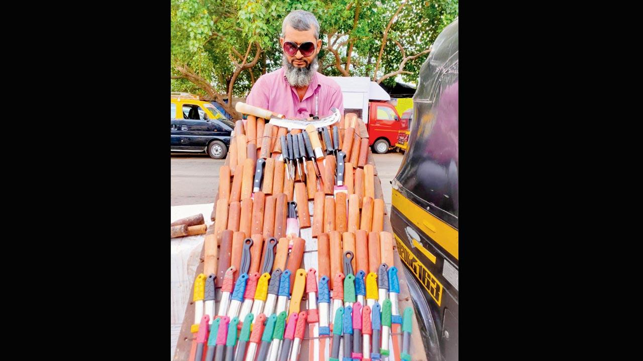A street vendor sells knives. Pic credit/Aslam Saiyad