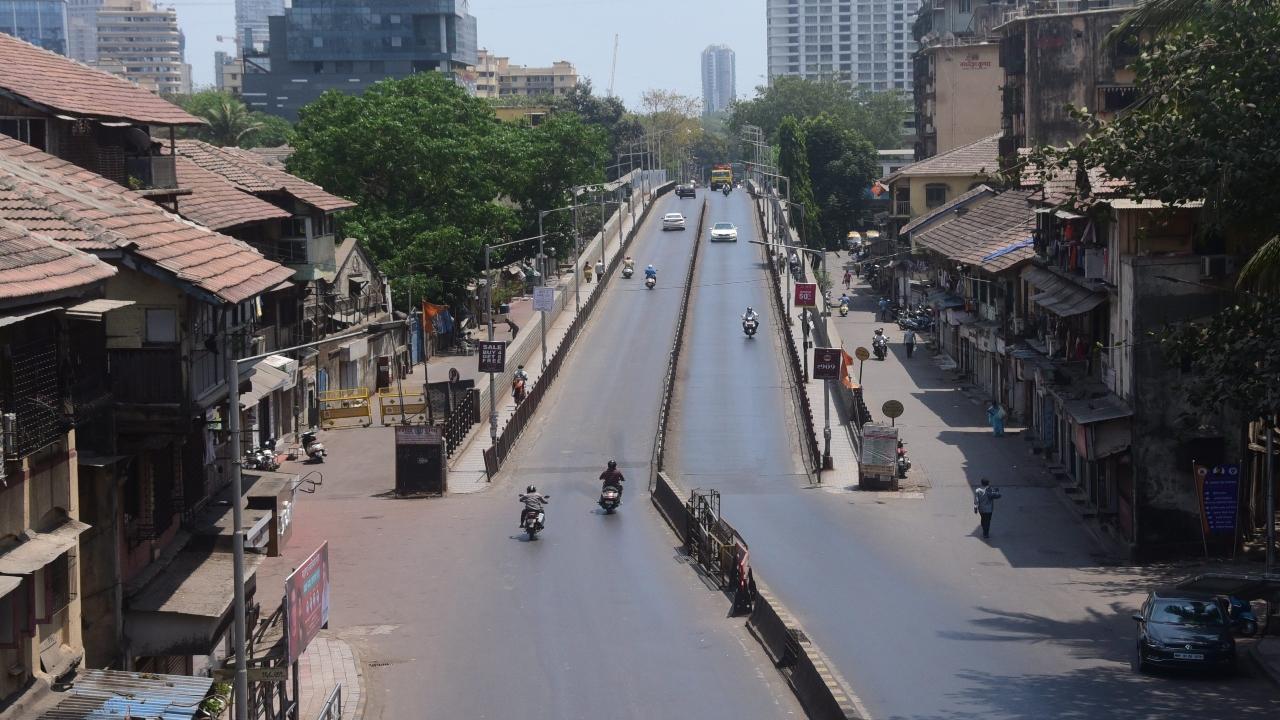 2020: Traffic on the usually chock-a-block Elphinstone Road flyover did the vanishing act in April 2020, days after the pandemic-induced lockdown was announced. Pic/Bipin Kokate