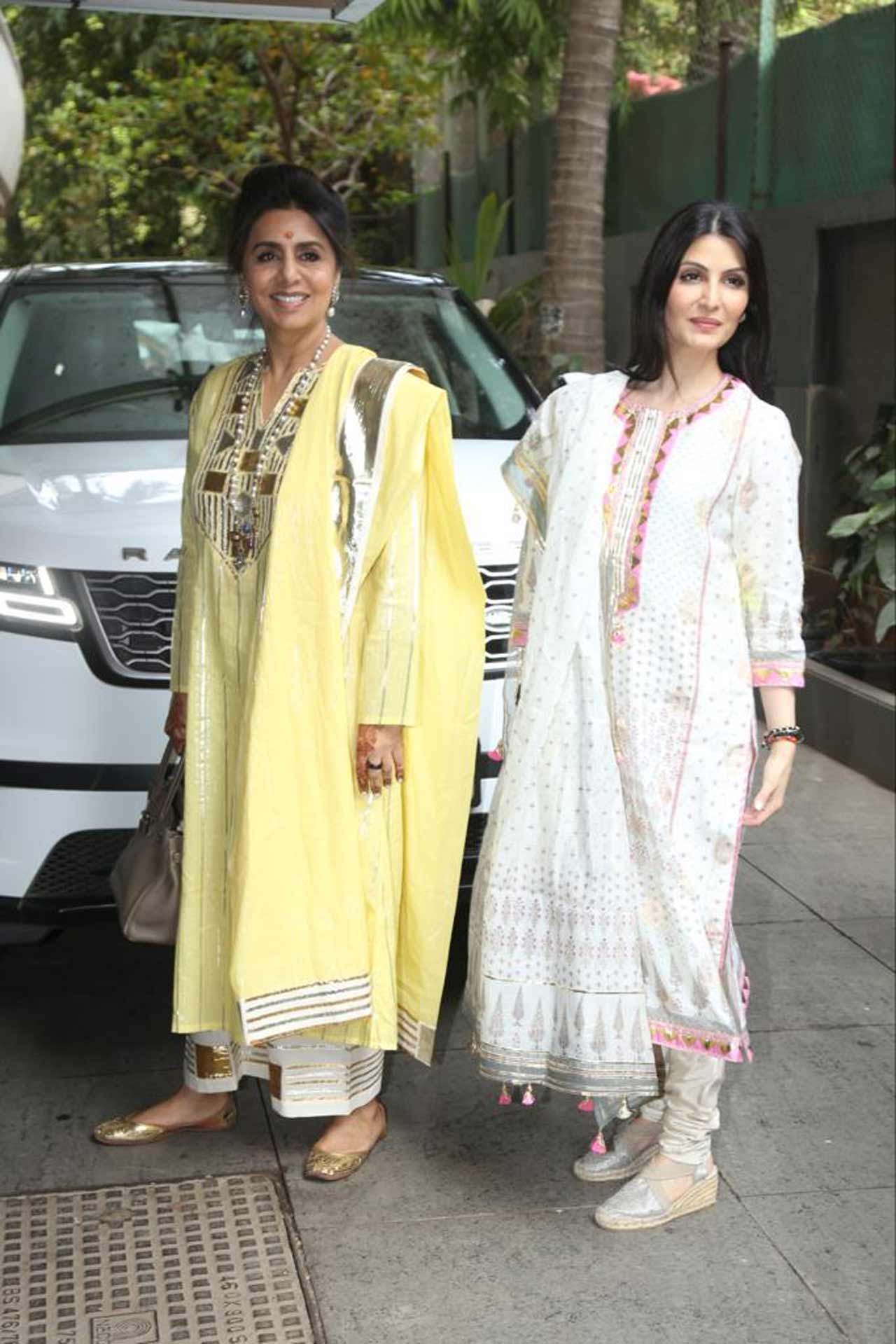 As the wedding festivities for tinsel town's favourite couple, Ranbir Kapoor and Alia Bhatt, continue on Thursday, the bride's mother Soni Razdan and sister Shaheen Bhatt were spotted arriving at the groom's residence.