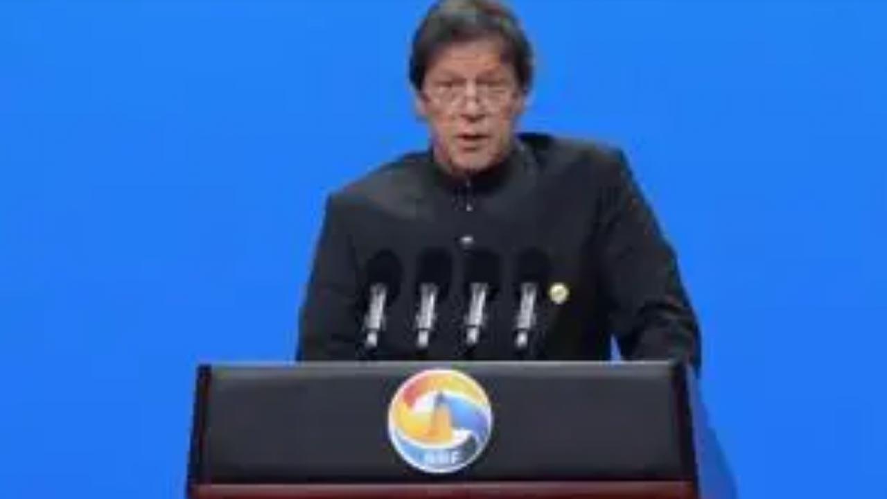 Pakistan Supreme Court resumes hearing to decide fate of PM Imran Khan