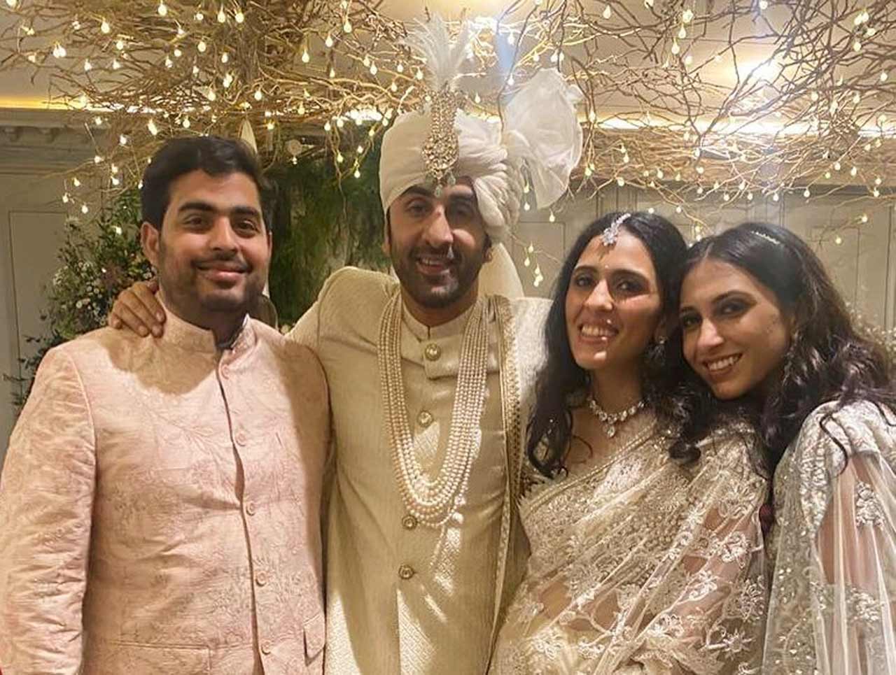 Post the pre-wedding festivities Neetu and Riddhima confirmed the wedding date (April 14, 2022) to the media personnel deployed outside Vastu to capture the glimpses of the ceremony.
In picture: Aakash Ambani and Shloka Mehta with Ranbir Kapoor and Anissa Malhotra.