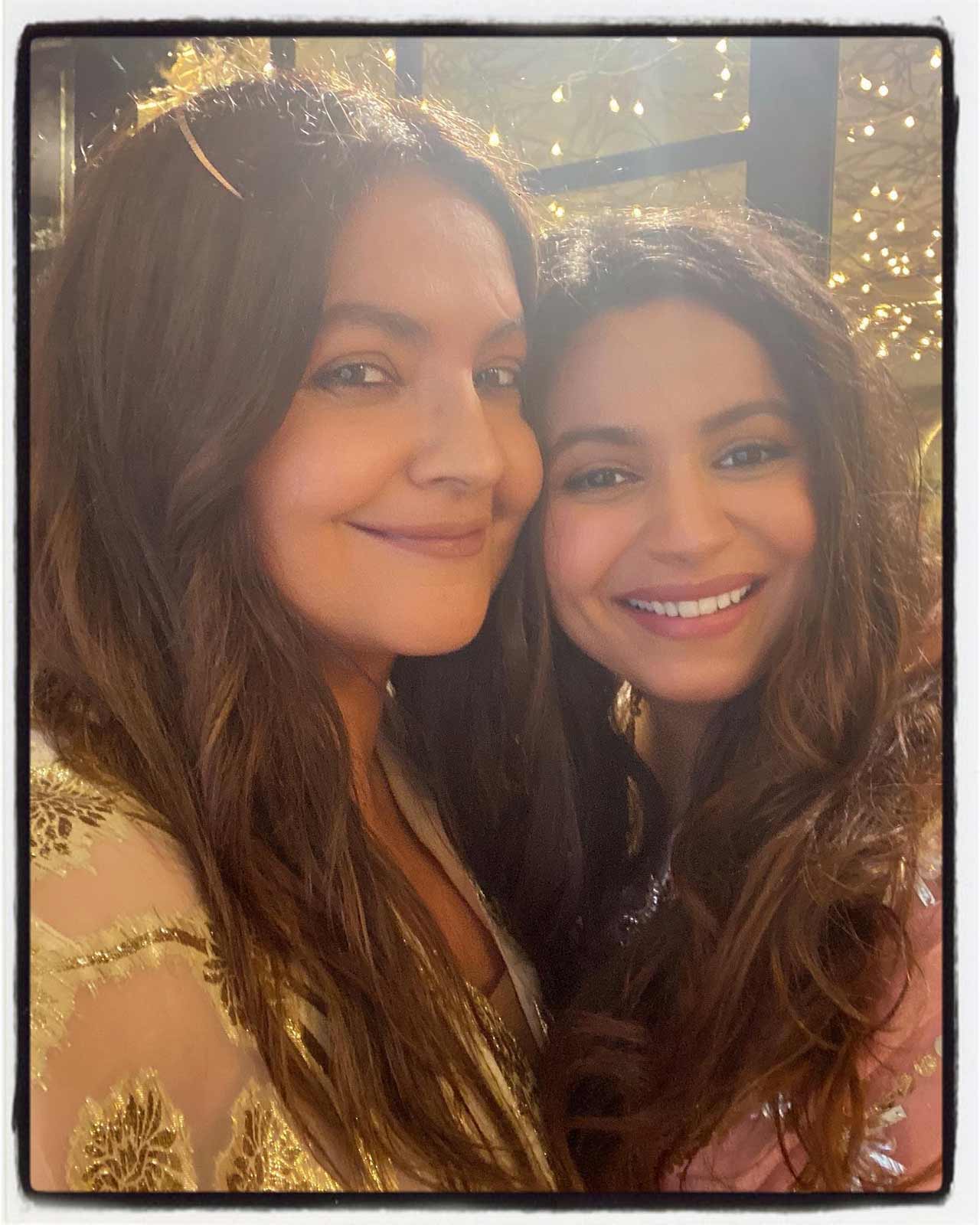 Alia Bhatt shared her official wedding pictures with Ranbir Kapoor on her Instagram handle. A few minutes after posting the official pictures, the two made their first media appearance as husband and wife.
In picture: Alia Bhatt's sisters Pooja and Shaheen posed for the lens.