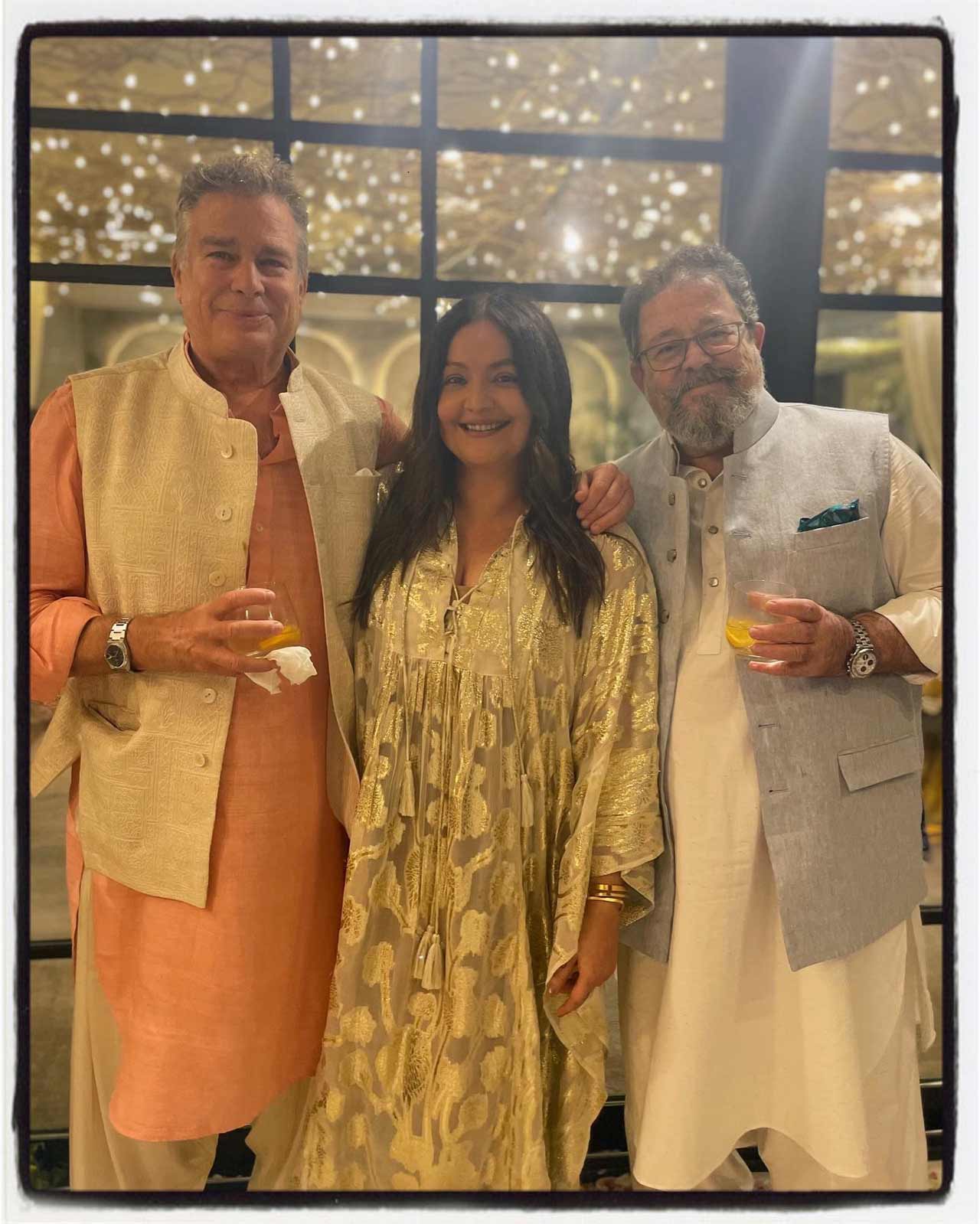 Pooja Bhatt shared this picture with Shashi Kapoor's sons Kunal Kapoor and Karan Kapoor and captioned it, 