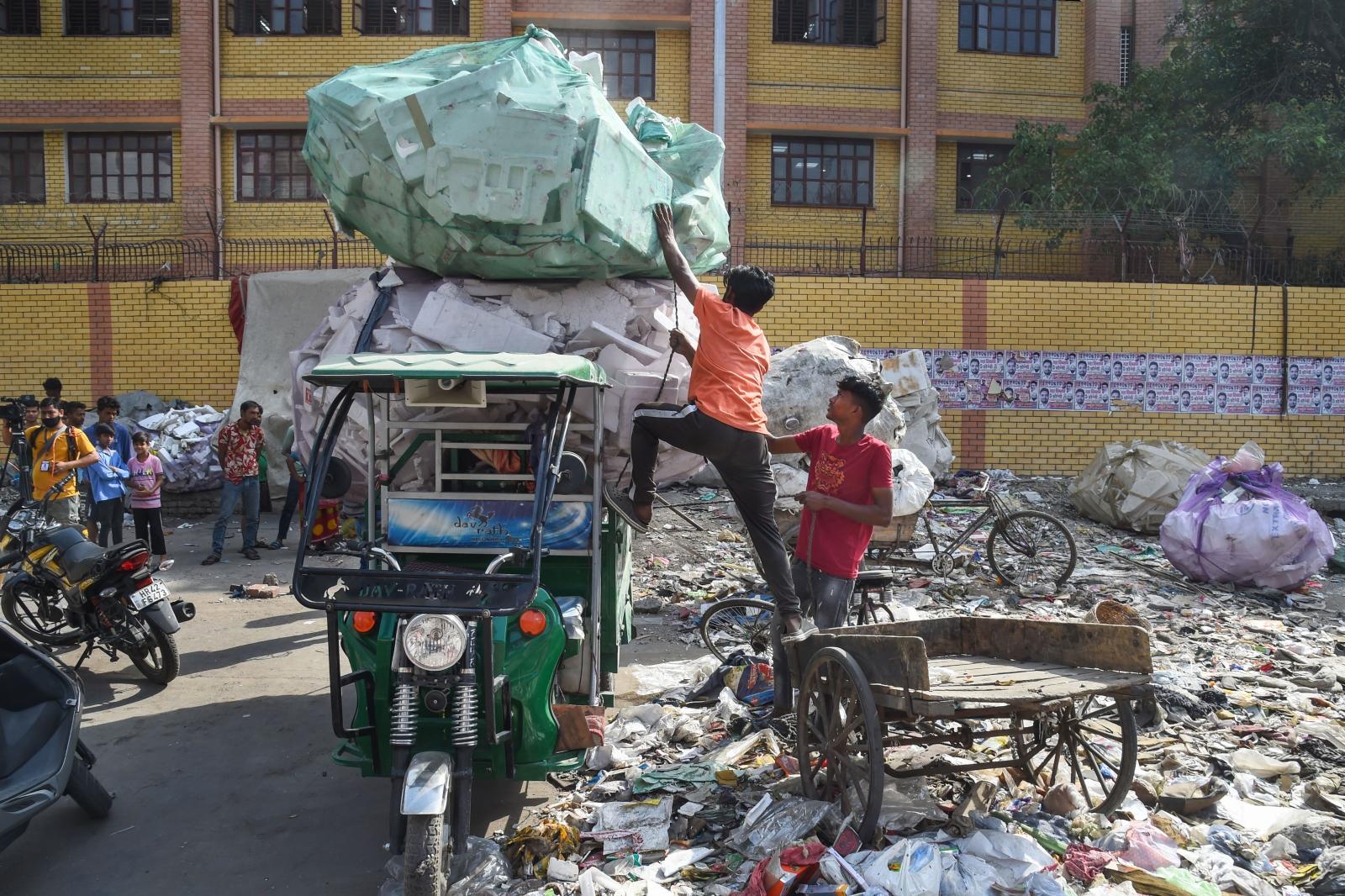  People shift their belongings during an anti-encroachment drive by the North Delhi Municipal Corporation (NDMC)