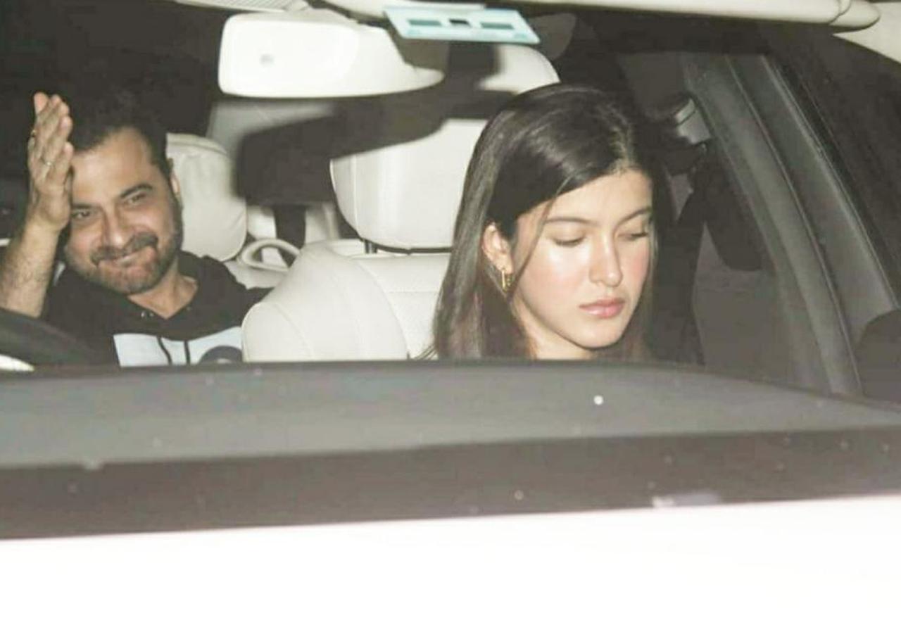 The father-daughter duo Sanjay Kapoor and Shanaya Kapoor have shared a lot of pictures together on Instagram. Shanaya was one of the assistant directors on Janhvi Kapoor’s Gunjan Saxena and is now going to be debuting with a film called Bedhadak.