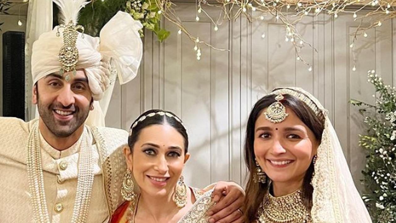 Karisma Kapoor strikes a pose with the newest married couple in town, Ranbir Kapoor and Alia Bhatt