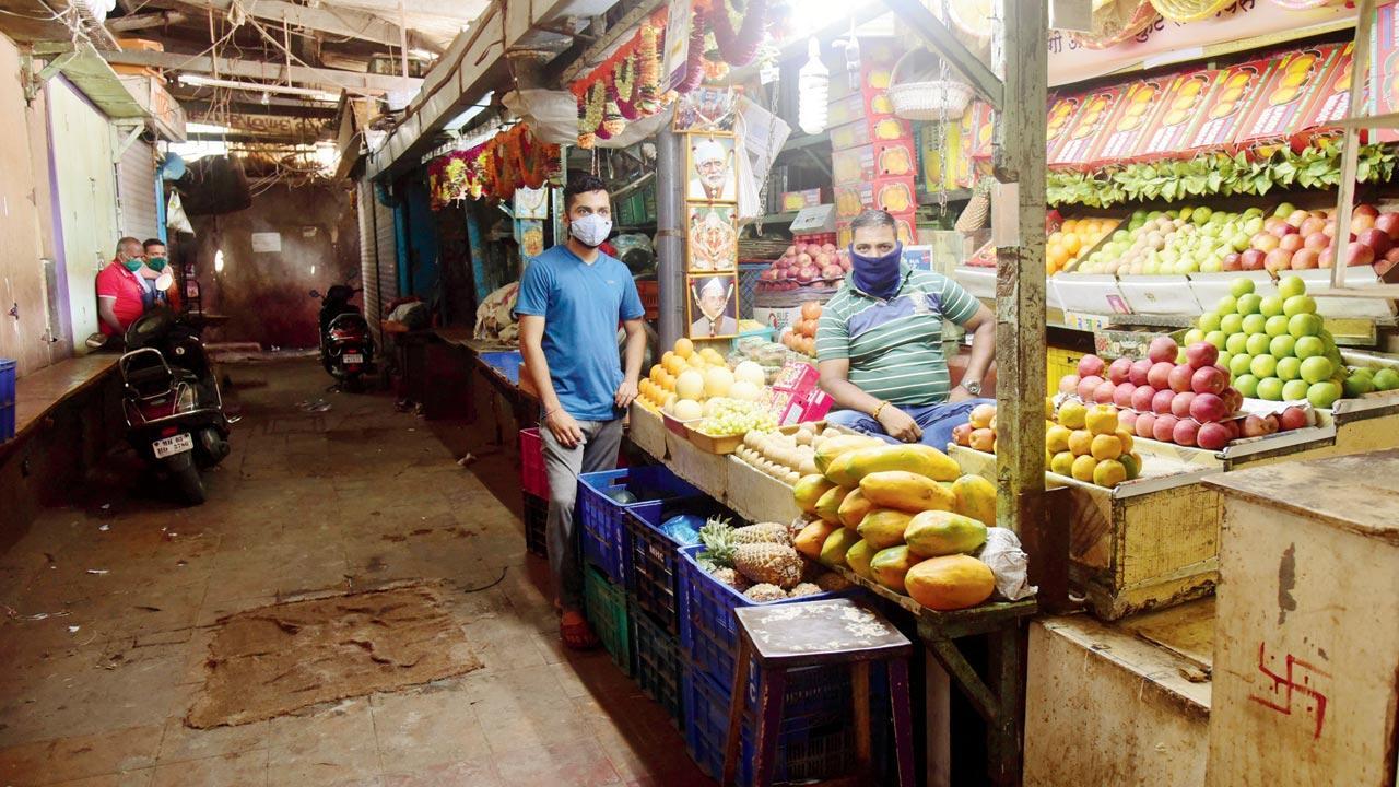 Mumbai: Steep hike in fruit prices turns festive season sour