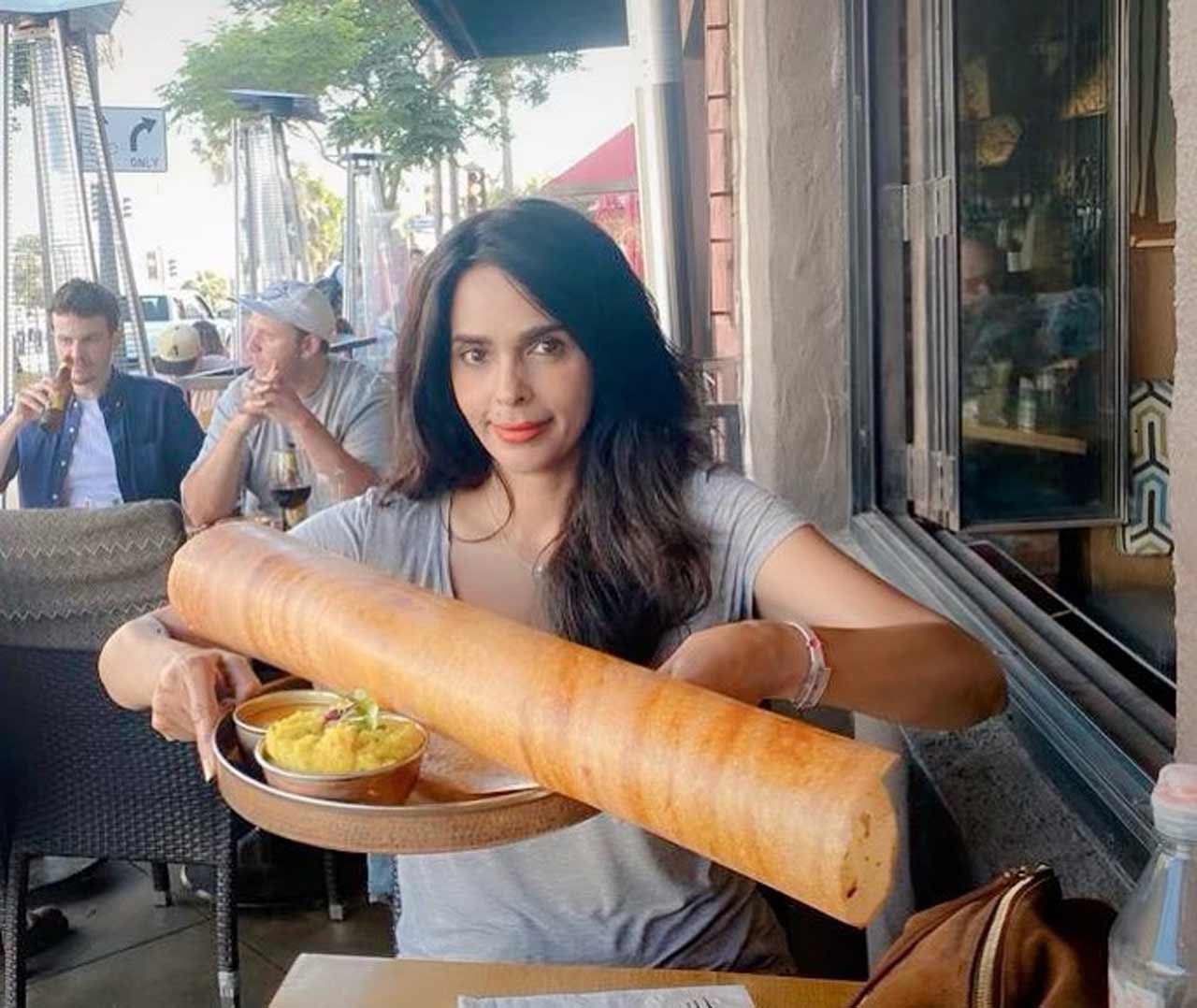 Mallika Sherawat: The 'Jalebi Bai' actress adheres to a strict vegetarian diet, which only consists of fruits and vegetables. She prefers water-rich fruits like watermelon and drinks a lot of water and consumes about one and a half kg of limes on a daily basis. Apart from abstaining from meat products, Mallika is also a non-smoker and teetotaller. She has stated that her body and hair stay healthy due to her strict vegetarian diet, her regular yoga sessions and being happy.