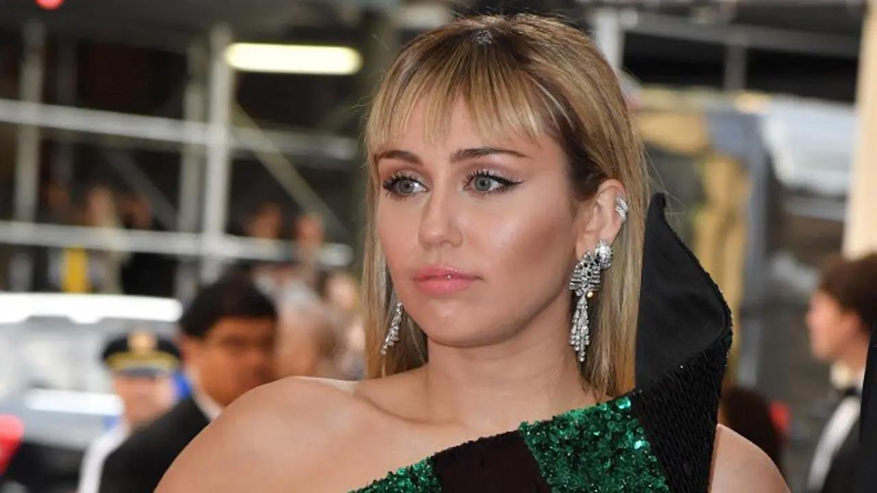 Miley Cyrus announces deluxe version of her live album 'Attention: Miley Live'