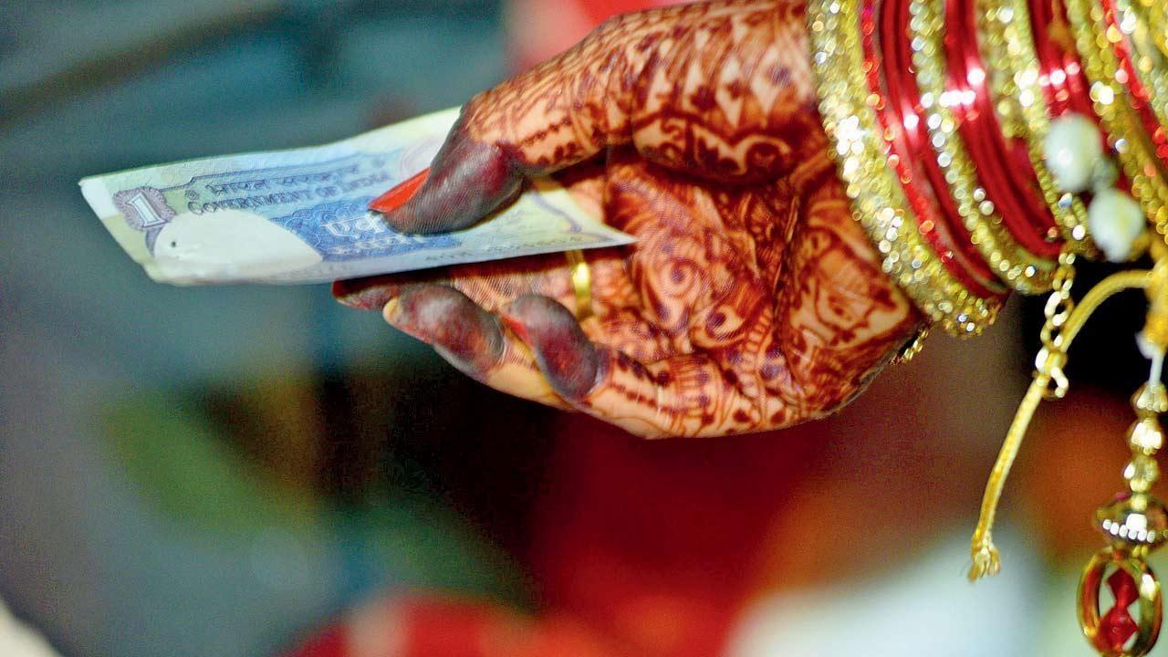 'Runaway Bride' walks away with jewellery, cash worth Rs 4L 3 days after wedding
A 28-year-old woman got a Malad-based family to pay her Rs 1.5 lakh to marry their son, who allegedly has some intellectual disability and a stammering problem, and then ran away three days after the wedding with jewellery and cash worth Rs 4.39 lakh. Malad Police have booked the woman, Asha Gaikwad, along with Kamlesh Kadam, the agent who introduced her to the family, and Manisha Kashyap who claimed to be Asha’s aunt. Cops say this is likely a part of a big racket. Asha, however, in her last call, claimed she was married and had two kids and did it only for the money.