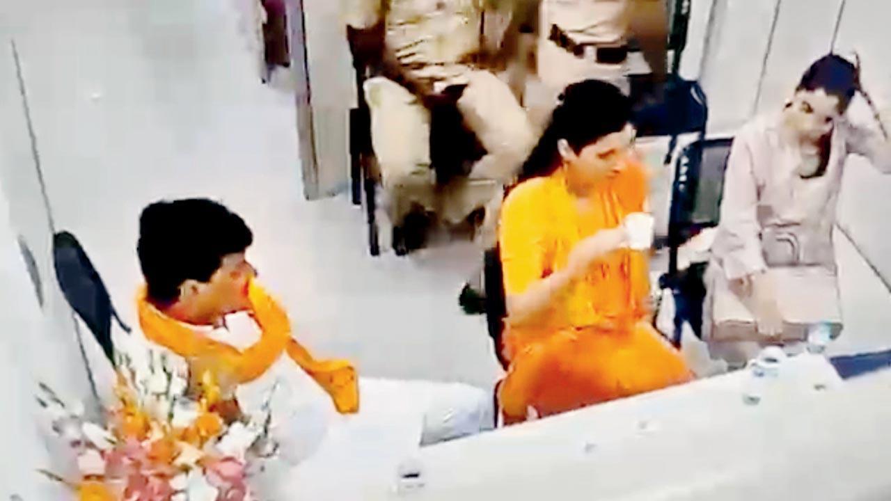 Mumbai CP Sanjay Pandey retorts to Ranas’ allegations of ill-treatment with video