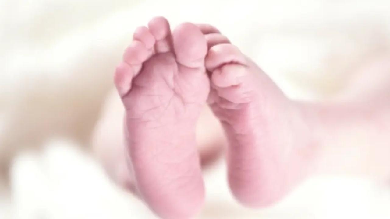 Uttar Pradesh: Infant slips off nurse's hands at private hospital in Lucknow, dies