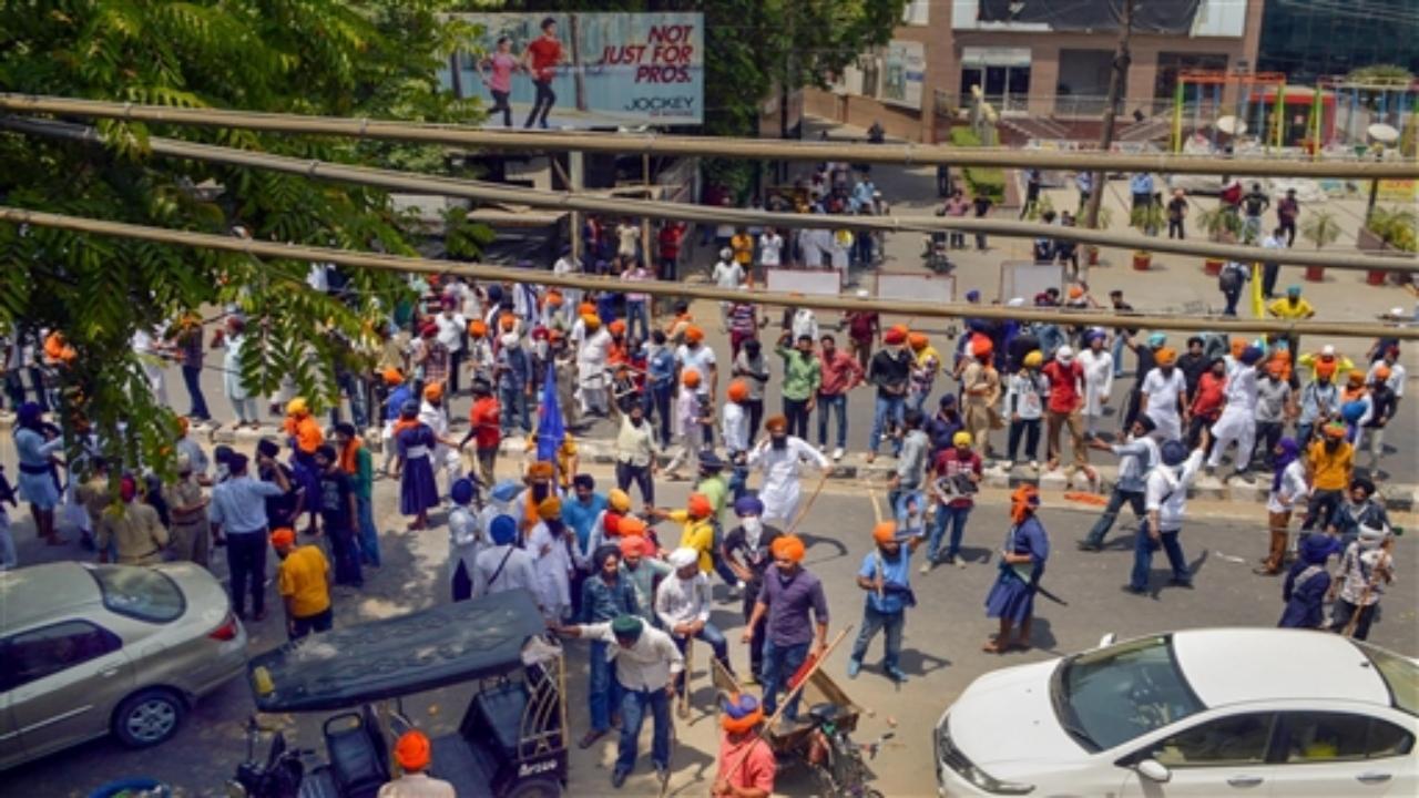 Patiala clashes: IG, SSP among 3 police officers transferred, mobile internet blocked till 6 pm