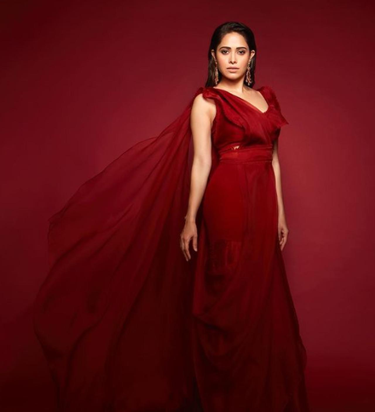 'The Usual Please', is her caption for this post. She poses like a boss and stuns in a ravishing red gown with fans extending love and hearts to the actress.