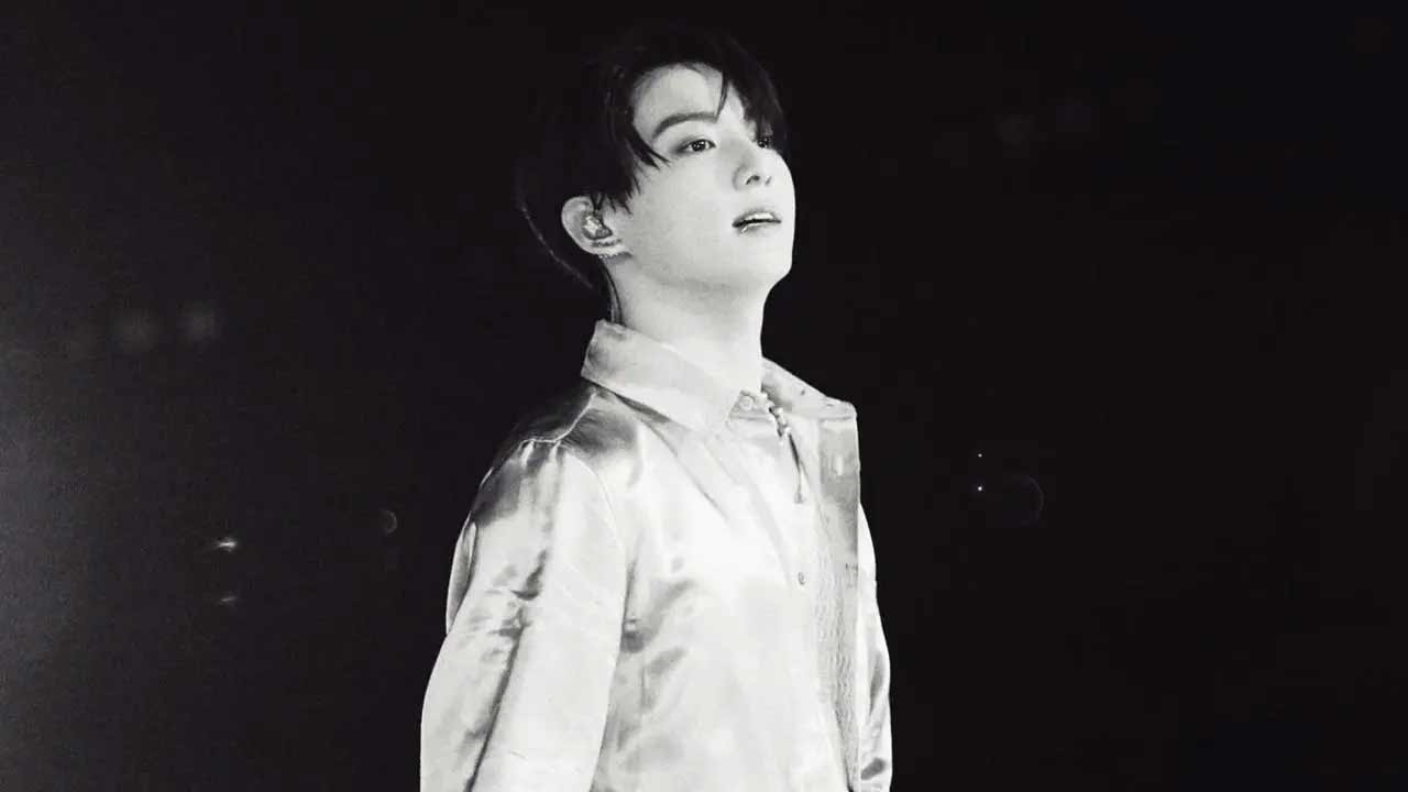 BTS’s Jungkook responds to troll on Instagram
BTS’s youngest member Jungkook, recently tested positive for Covid-19 after landing in the US to attend the Grammy awards. The singer had a quick Q&A session with fans on Wednesday, while recuperating in quarantine. Check out the full story here.