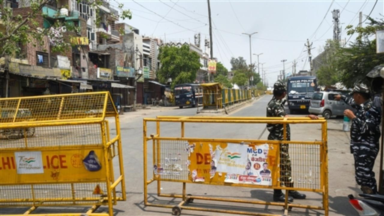Delhi: Bricks thrown at police team in Jahangirpuri, one detained